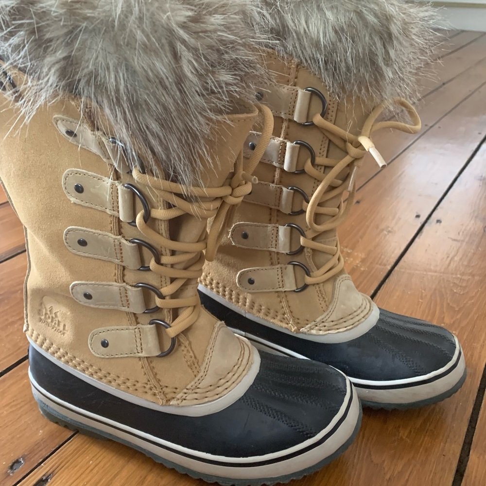 SOREL Joan of Arc boots, size 6.5